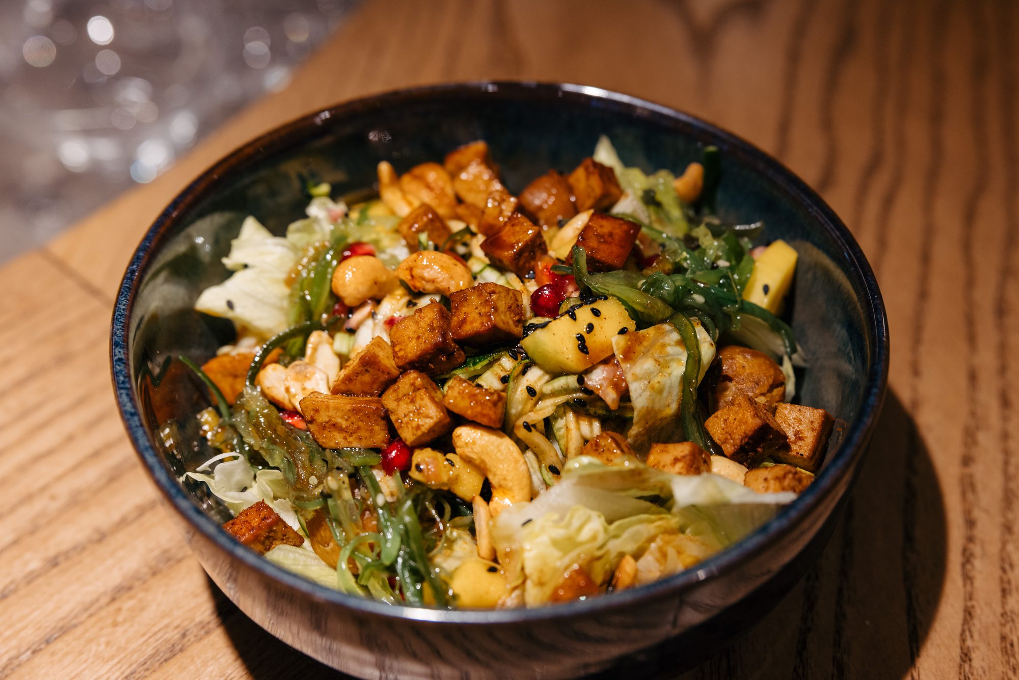 Häferl: Bowl mit Salat, Gemüse und Topping in der HAFNERBAR