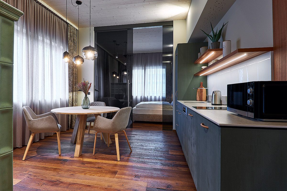 Suite Castello: Wohnbereich mit Küchenzeile und Essplatz